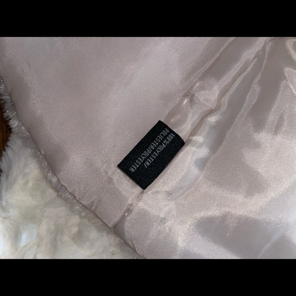 3/$10 Faux Fur Vest (24 Mths) - Picture 4 of 7